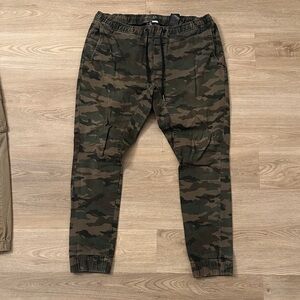 Divided Men's Green Camouflage Cargo Pants
